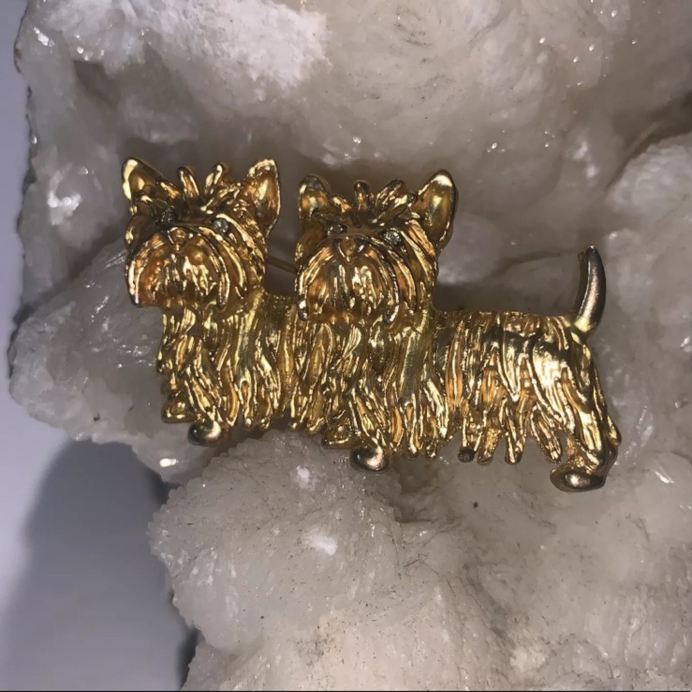 Jewelry: Rhinestone Yorkie Dogs Gold Tone Brooch